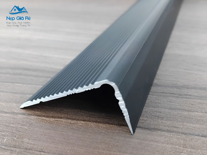 Bang-gia-nep-chong-truot-tai-tra-vinh-nepgiare