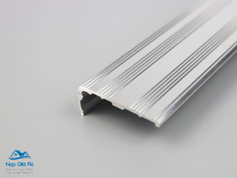 Cach-nhan-biet-nep-chong-truot-chat-luong-tai-quang-binh-nepgiare