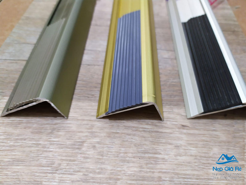 Dac-diem-cua-nep-chong-truot-cau-thang-1-nepgiare