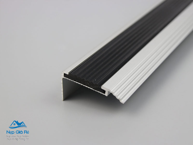 Nhung-luu-y-khi-chon-mua-nep-chong-truot-phu-hop-nepgiare