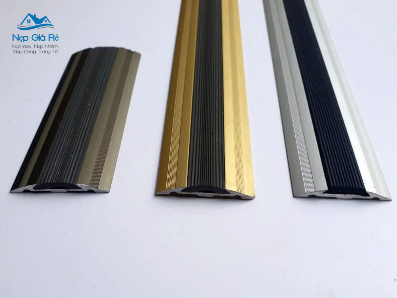 Bang-gia-nep-chong-truot-cau-thang-cac-loai-tai-tuyen-quang-nepgiare