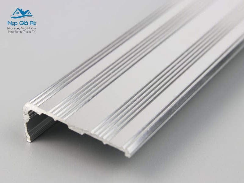 Bang-gia-nep-chong-truot-cau-thang-tai-hai-phong-day-du-nepgiare