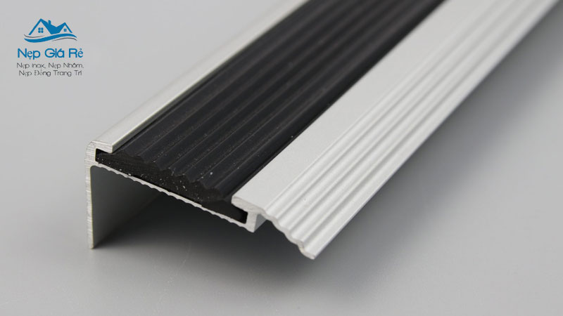 Bang-gia-nep-chong-truot-cau-thang-tai-hai-phong-theo-tung-chat-lieu-nepgiare