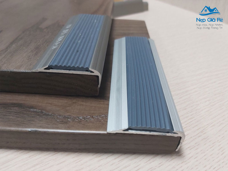 Bang-gia-nep-chong-truot-cau-thang-tai-phu-tho-nepgiare