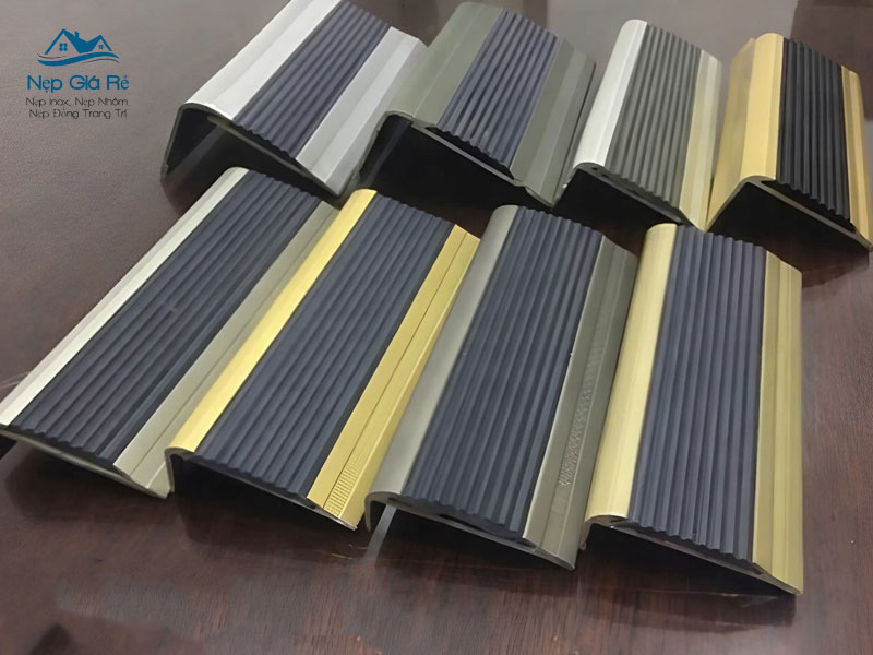 Bang-gia-nep-chong-truot-cau-thang-tai-thanh-hoa-nepgiare