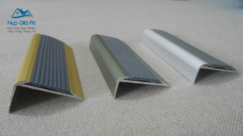 Bang-gia-nep-chong-truot-cau-thang-tai-tp-hue-chinh-xac-uy-tin-nepgiare