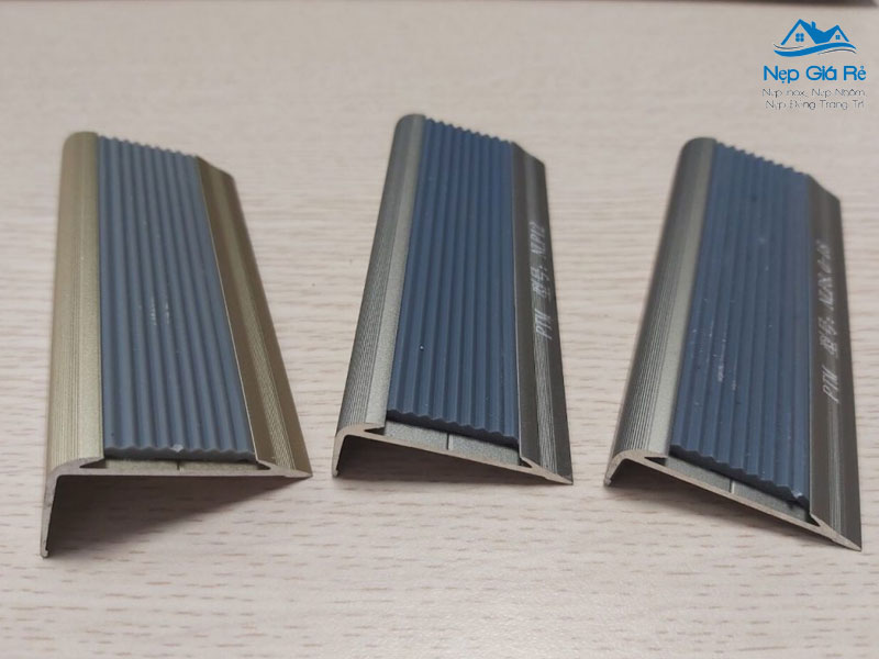 Cac-yeu-to-anh-huong-den-gia-nep-chong-truot-cau-thang-tai-thai-nguyen-1-nepgiare