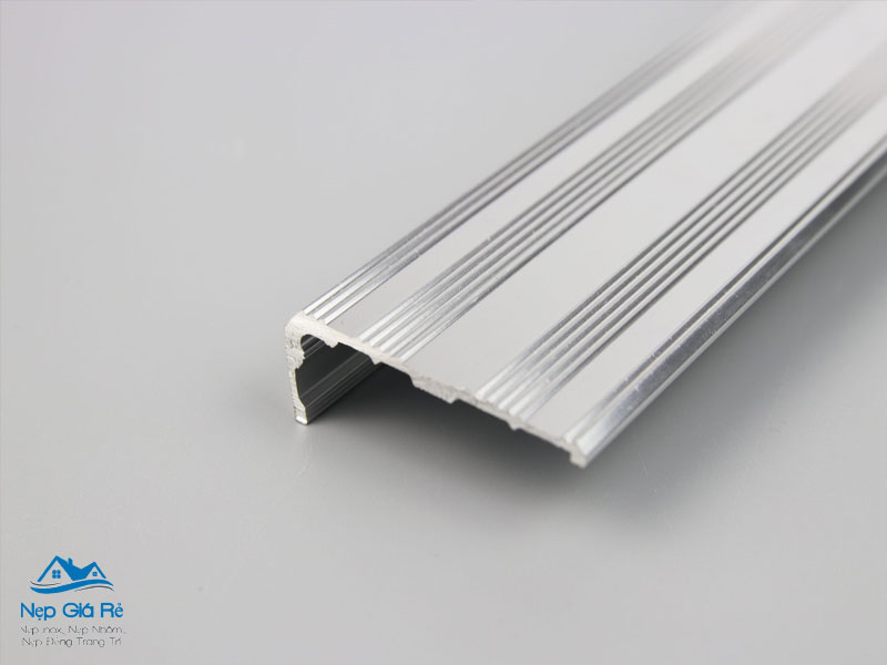 Dau-la-noi-cung-cap-nep-chong-truot-cau-thang-tai-yen-bai-uy-tin-nepgiare