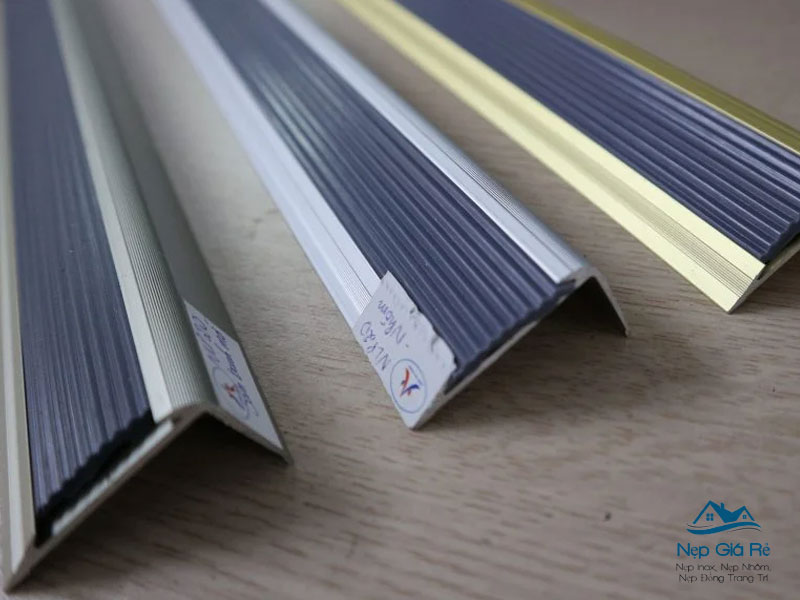 Don-vi-cung-cap-nep-chong-truot-cau-thang-tai-ninh-thuan-gia-tot-nhat-nepgiare