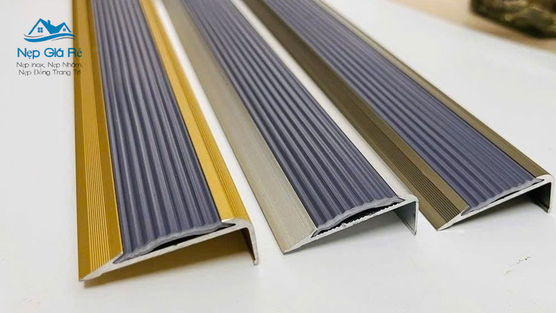 Gia-nep-chong-truot-cau-thang-tai-quang-nam-an-toan-va-ben-bi-nepgiare