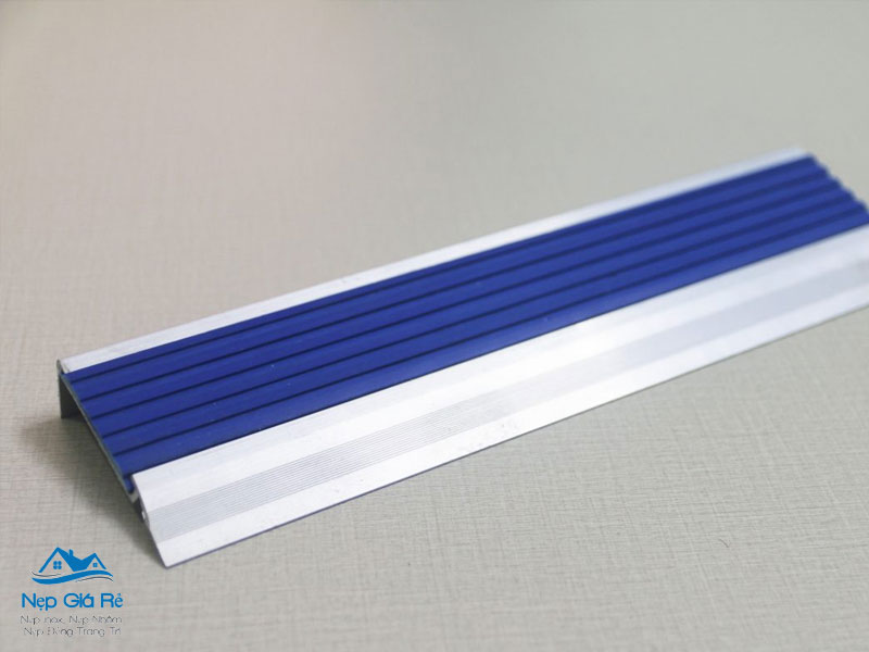 Goi-y-dia-chi-mua-nep-chong-truot-cau-thang-tai-ha-noi-nepgiare