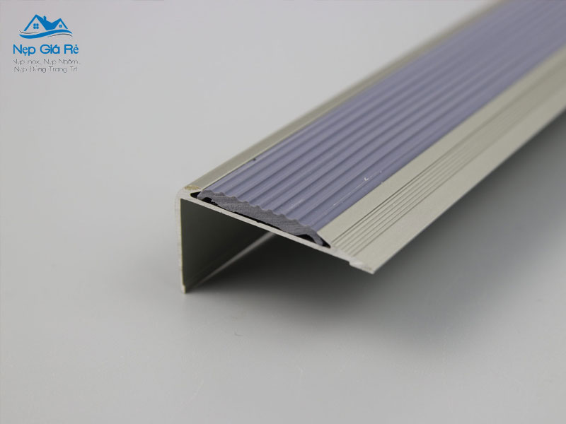 Goi-y-dia-chi-tin-cay-khi-mua-nep-chong-truot-tai-nghe-an-nepgiare