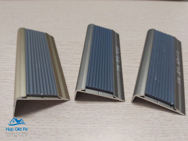 Nep-gia-re-dia-chi-cung-cap-nep-chong-truot-tai-tp-hue-uy-tin-nepgiare