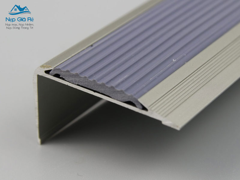 Nep-gia-re-nguon-cung-nep-chong-truot-cau-thang-tai-ha-tinh-uy-tin-nepgiare