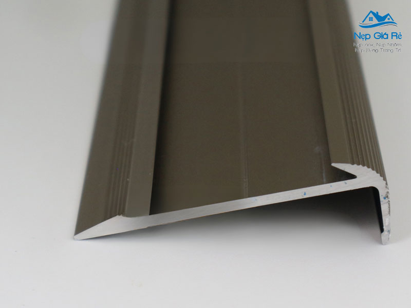 Nhung-dieu-can-biet-ve-nep-chong-truot-truoc-khi-lap-dat-nepgiare