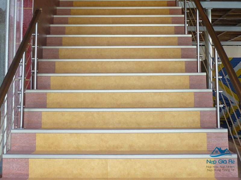 Tim-nep-chong-truot-cau-thang-chat-luong-gia-hop-ly-tai-thanh-hoa-nepgiare