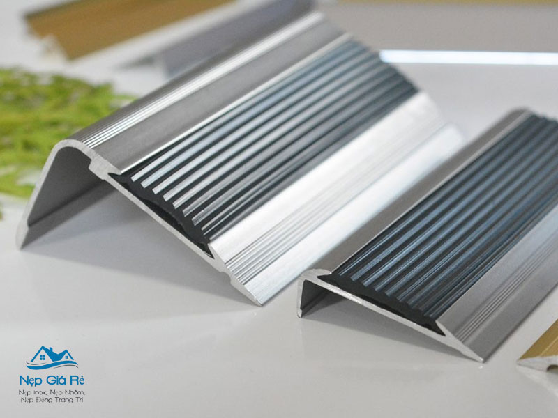 Vai-tro-cua-nep-chong-truot-trong-thiet-ke-va-hoan-thien-cau-thang-nepgiare