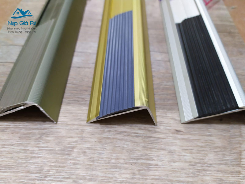 Bang-gia-nep-chong-truot-cau-thang-tai-long-an-chi-tiet-nepgiare