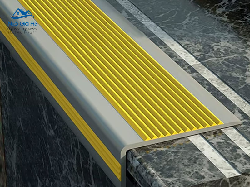 Bang-gia-nep-chong-truot-cau-thang-tai-nam-dinh-day-du-nepgiare