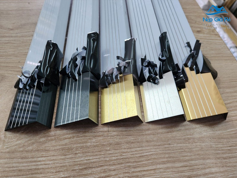 Cac-yeu-to-quyet-dinh-gia-thanh-nep-chong-truot-cau-thang-1-nepgiare