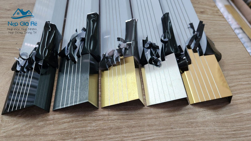 Gia-nep-chong-truot-cau-thang-tai-kien-giang-cu-the-va-moi-nhat-nepgiare