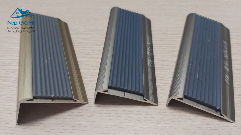 Gia-nep-chong-truot-cau-thang-tai-thai-binh-day-du-va-chinh-xac-nepgiare