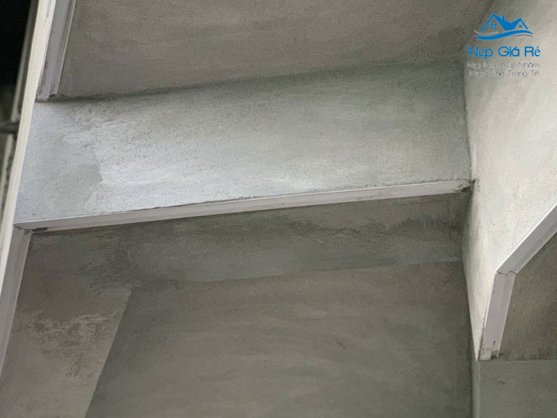 Quy-trinh-lap-dat-nep-nhua-nepgiare