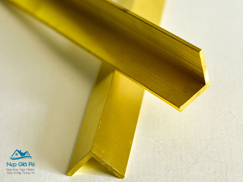 Gia-nep-dong-chong-truot-cau-thang-nepgiare