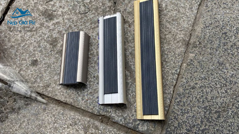 Tong-hop-gia-nep-chong-truot-cau-thang-tai-dien-bien-uy-tin-nepgiare