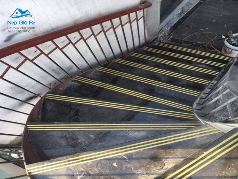 Ung-dung-cua-nep-chong-truot-trong-cac-cong-trinh-nepgiare