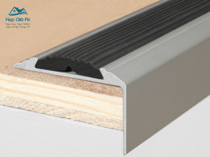 Nep-gia-re-phan-phoi-nep-chong-truot-chinh-hang-tai-quang-tri-nepgiare