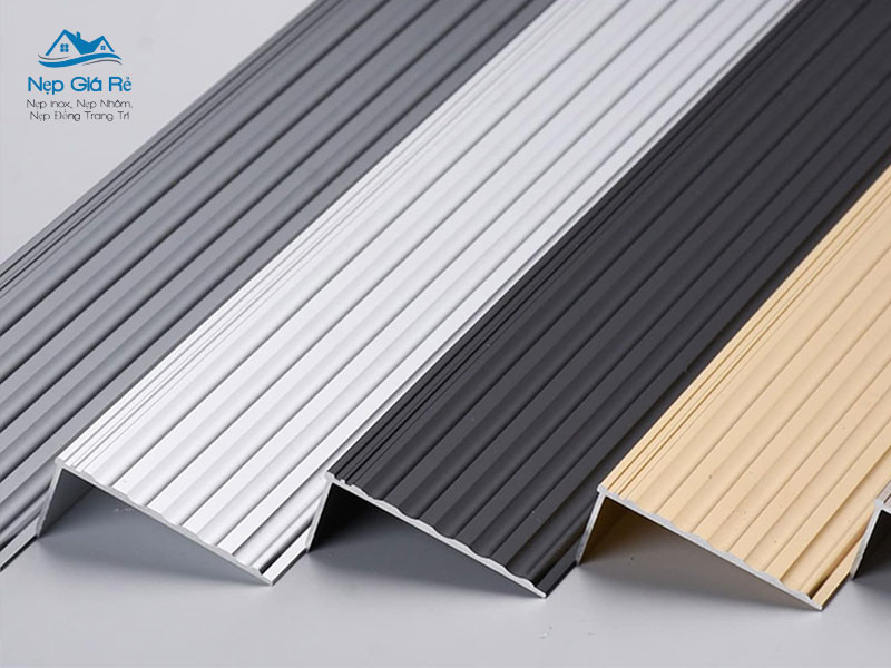 Bang-gia-nep-chong-truot-cau-thang-tai-ninh-binh-nepgiare