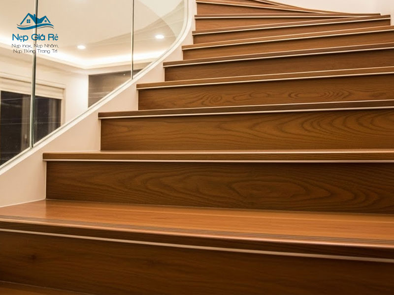 Bang-gia-nep-chong-truot-cau-thang-tai-quang-ngai-chi-tiet-nepgiare