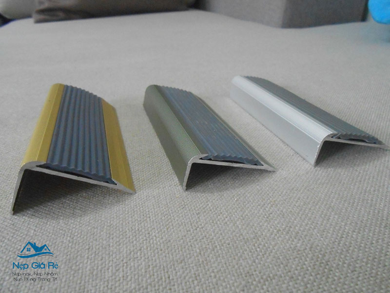 Kinh-nghiem-chon-nep-chong-truot-cau-thang-nepgiare