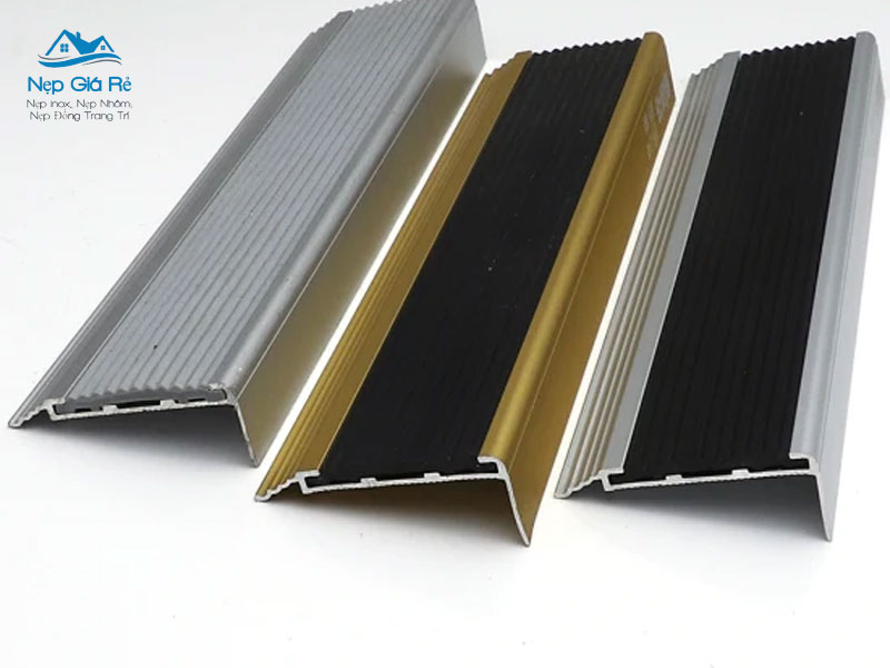 Vi-sao-gia-nep-chong-truot-cau-thang-lai-khac-nhau-nepgiare