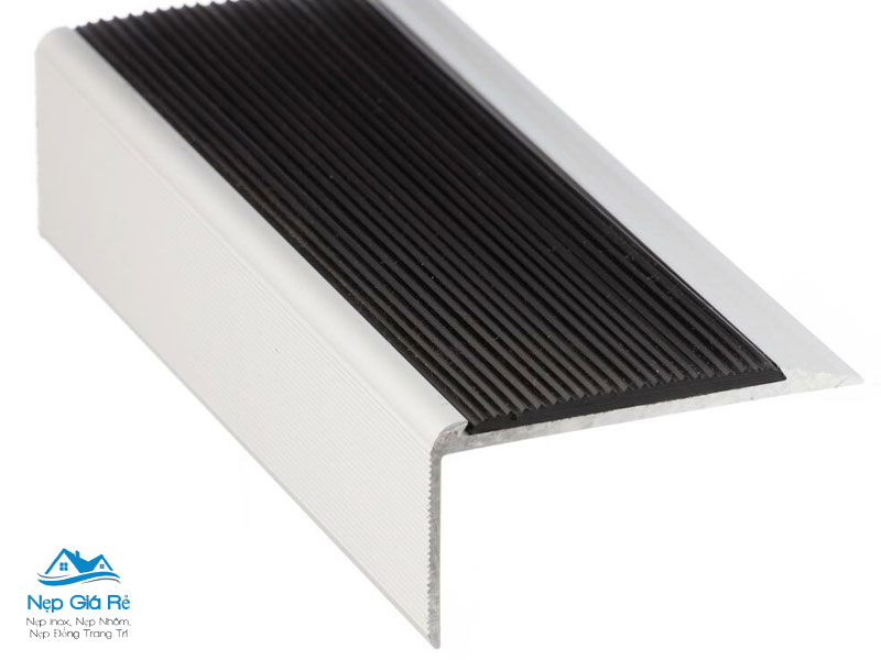 Bang-gia-nep-chong-truot-cau-thang-tai-bac-kan-moi-nhat-nepgiare