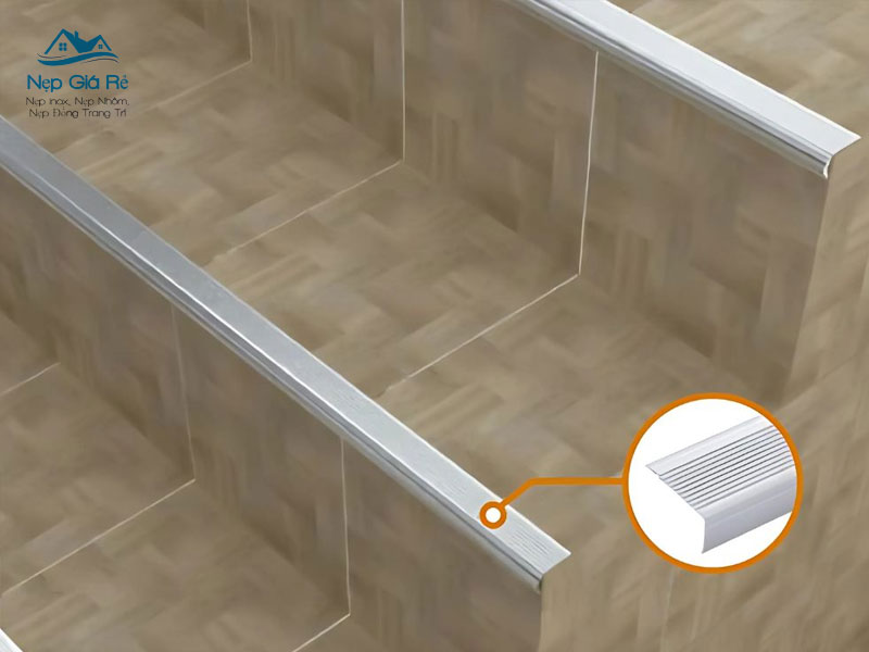 Bang-gia-nep-chong-truot-cau-thang-tai-can-tho-tung-chat-lieu-nepgiare