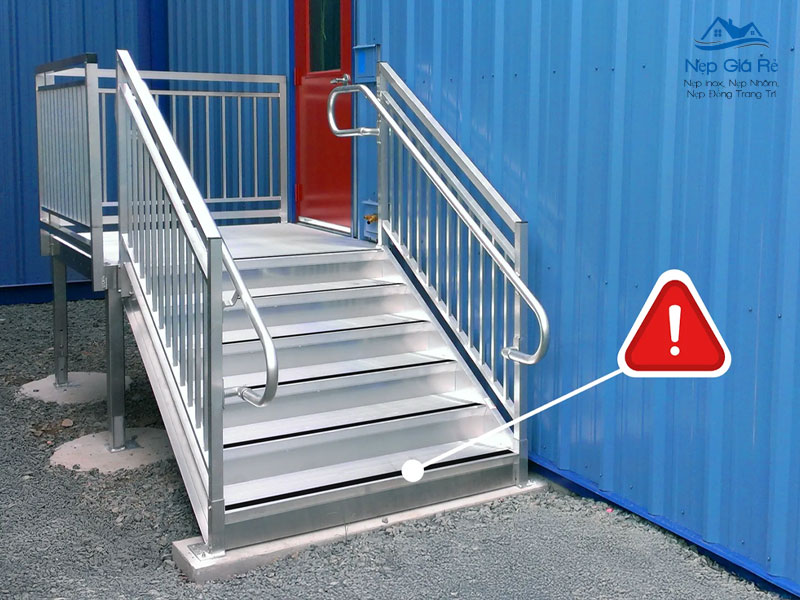 Bang-gia-nep-chong-truot-cau-thang-tai-lang-son-chi-tiet-nepgiare