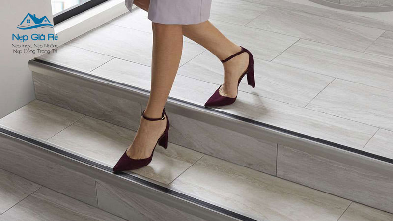 Gia-nep-chong-truot-cau-thang-tai-bac-kan-nepgiare