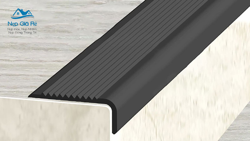 Gia-nep-chong-truot-cau-thang-tai-lang-son-nepgiare