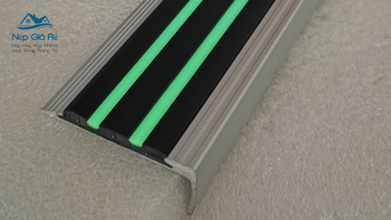 Gia-nep-chong-truot-cau-thang-tai-nha-trang-nepgiare