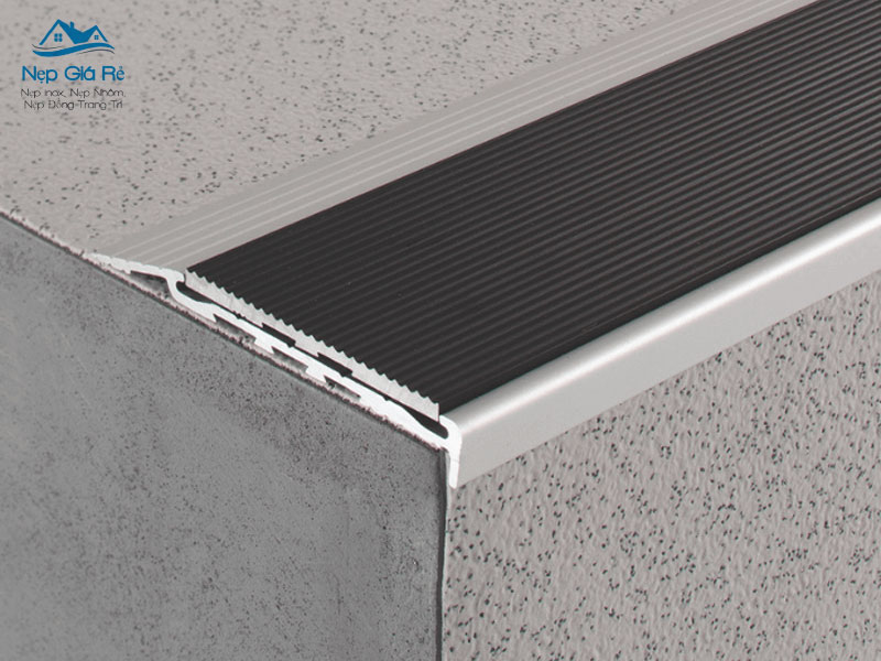 Goi-y-noi-ban-nep-chong-truot-cau-thang-tai-ca-mau-chat-luong-nepgiare