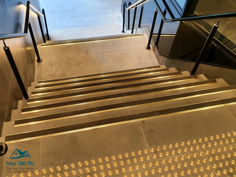 Nen-chon-loai-nep-chong-truot-nao-phu-hop-nepgiare