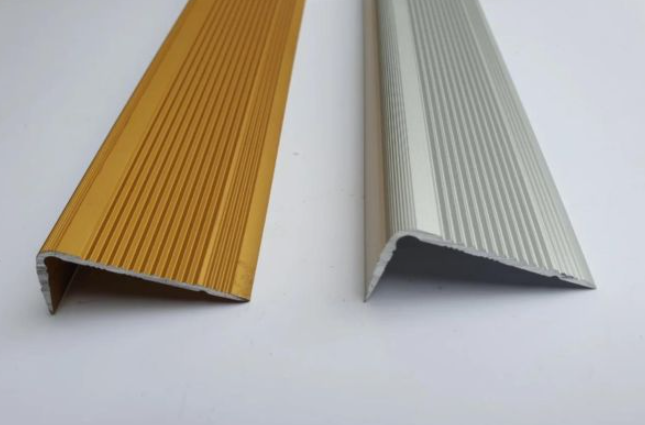Nẹp Bậc Cầu Thang Chống Trượt Báo Giá Inox 304 & Nhôm Anode