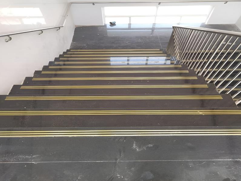Cách Lắp Nẹp Chống Trượt Cầu Thang Không Khoan Đục